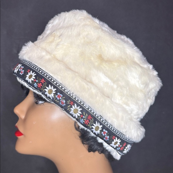 Polar Mitts Fur Alpine Style Hat - Picture 13 of 14